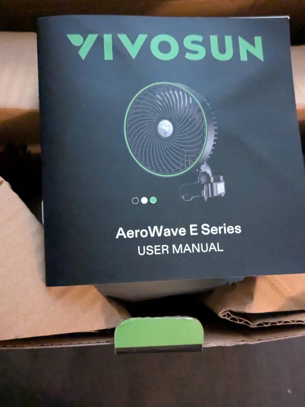 Vivosun AeroWave E Series Clip Grow Tent Fan in White and Green